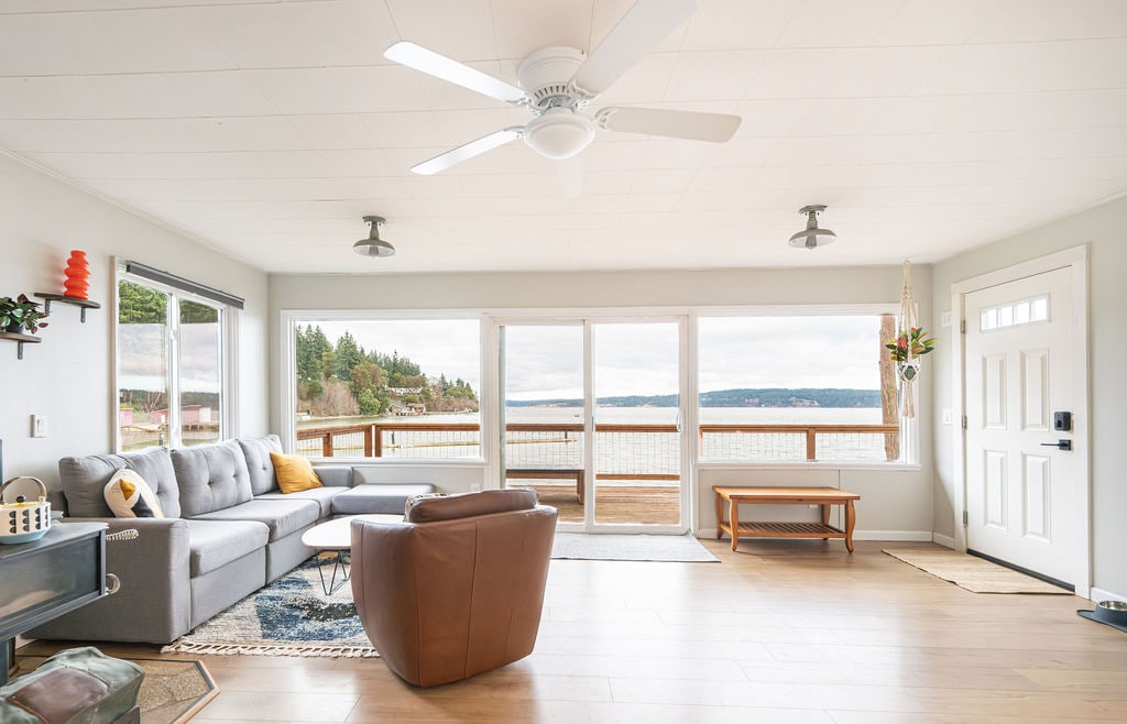 Entry and livingroom space with sprawling views of Honeymoon Bay